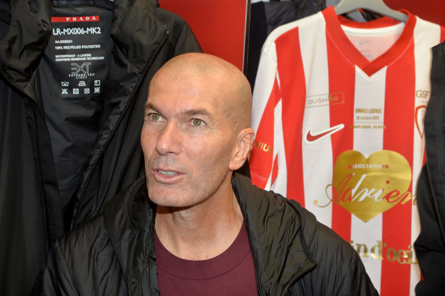 Zinedine Zidane durant la première édition du « match des légendes » oppo