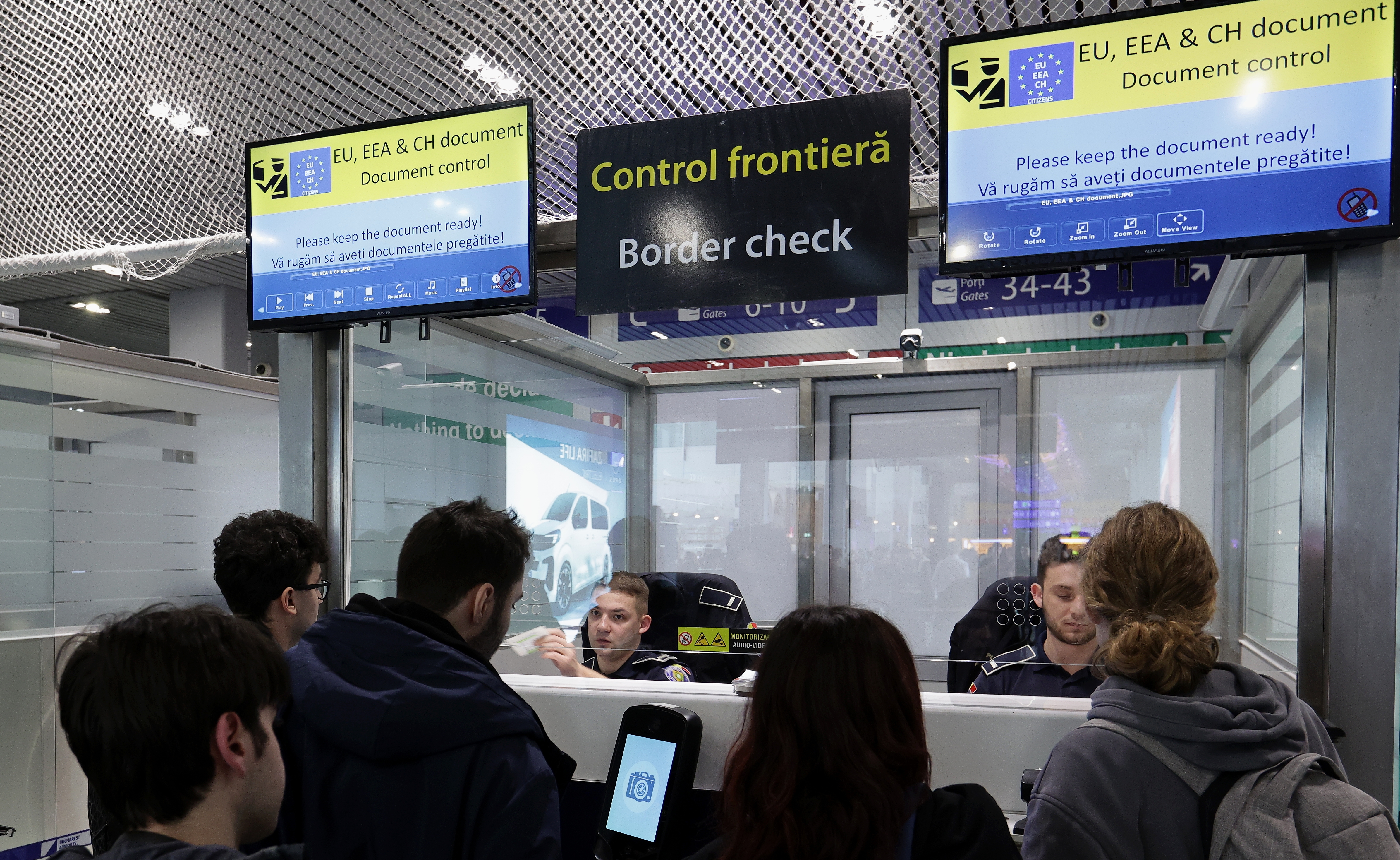 Aerodrom gužva EES 13798031.jpg