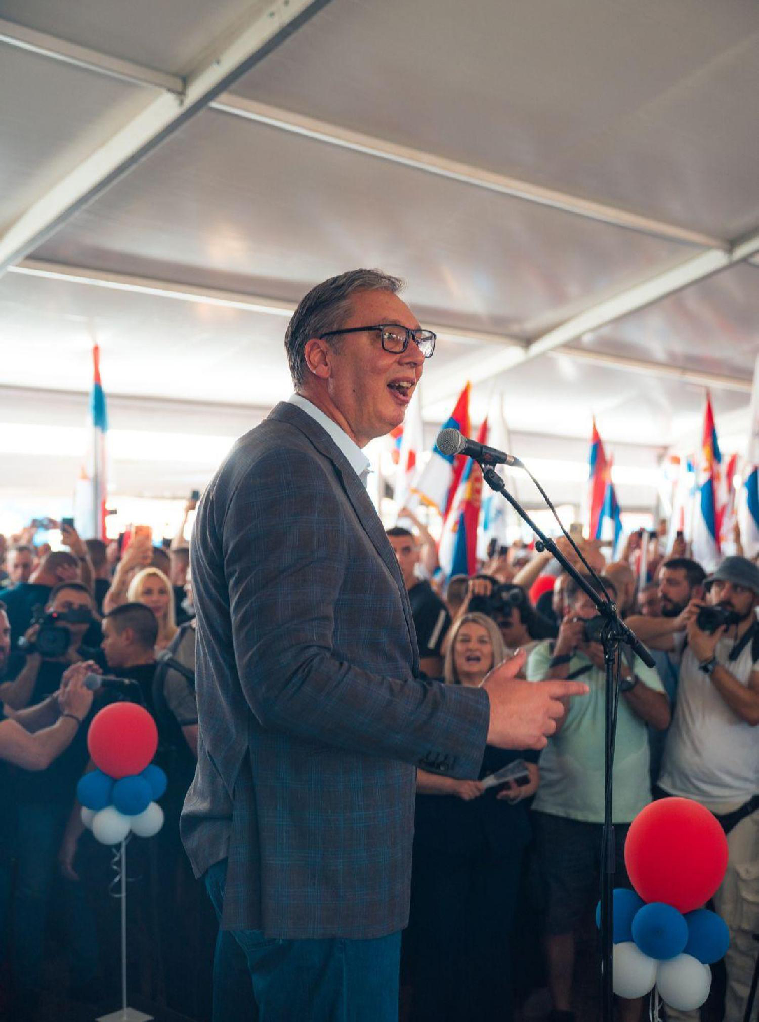 Mesto: LapovoDatum: Sun Jul 19 14:59:25 CEST 2026Dogadjaj: OPŠTINE - predsednik Srbije posetio je Lapovo i obratio se građanimaLičnosti: Aleksandar VučićIzvor: FoNet/Instagram sns