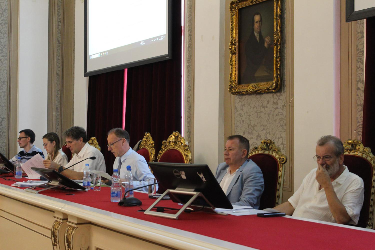 Mesto: BeogradDatum: Thu Jul 02 16:02:18 CEST 2026Dogadjaj: PROSVETA - U Svečanoj sali Rektorata Univerziteta u Beogradu održana je 22. sednica Senata Univerziteta, kojom je predsedavao rektor Vladan ĐokićLičnosti: Vladan ĐokićIzvor: FoNet/Senat