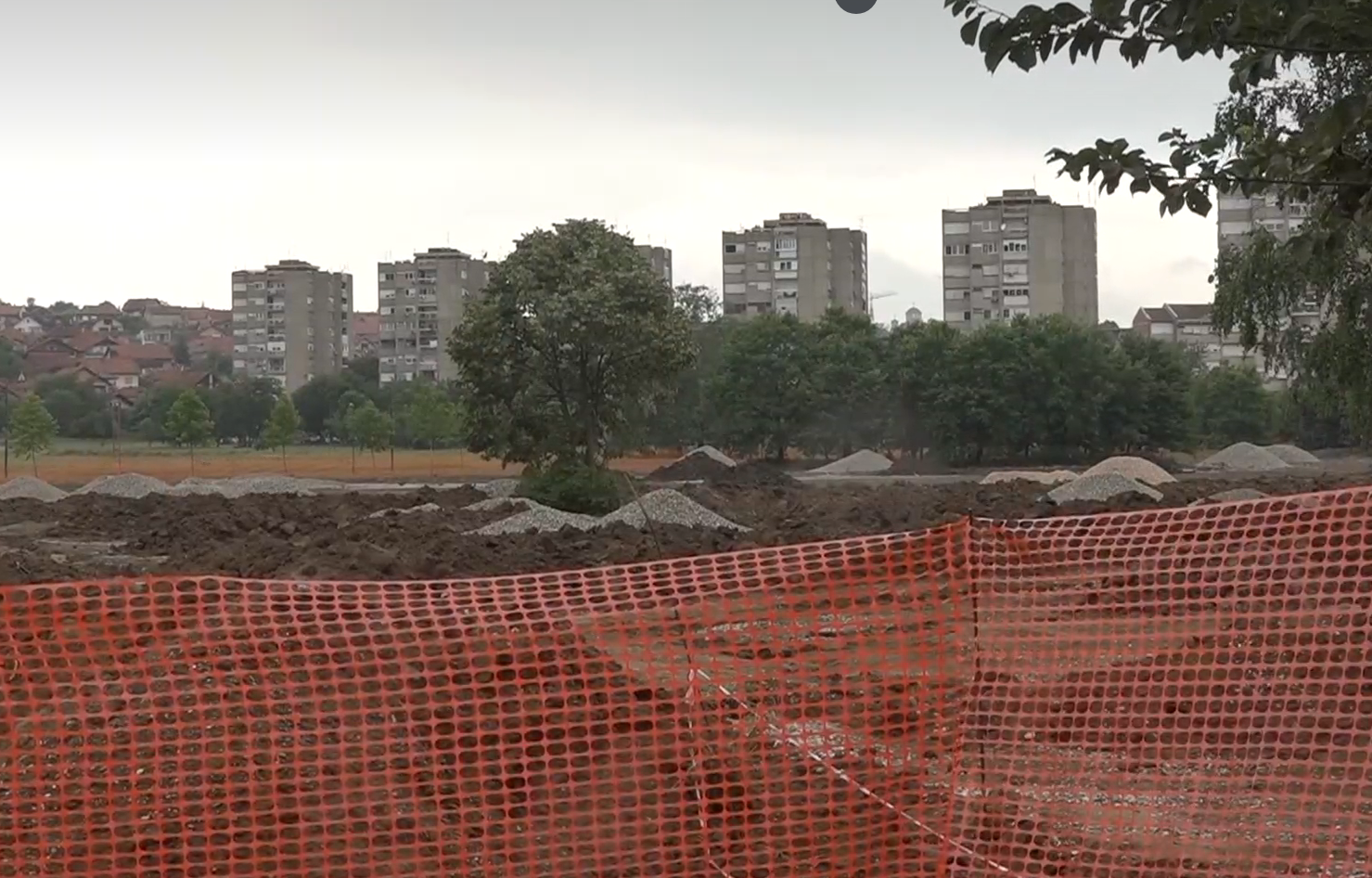 Radovi na "Slobodištu" stali, ali mašine su i dalje tu Kraljevo