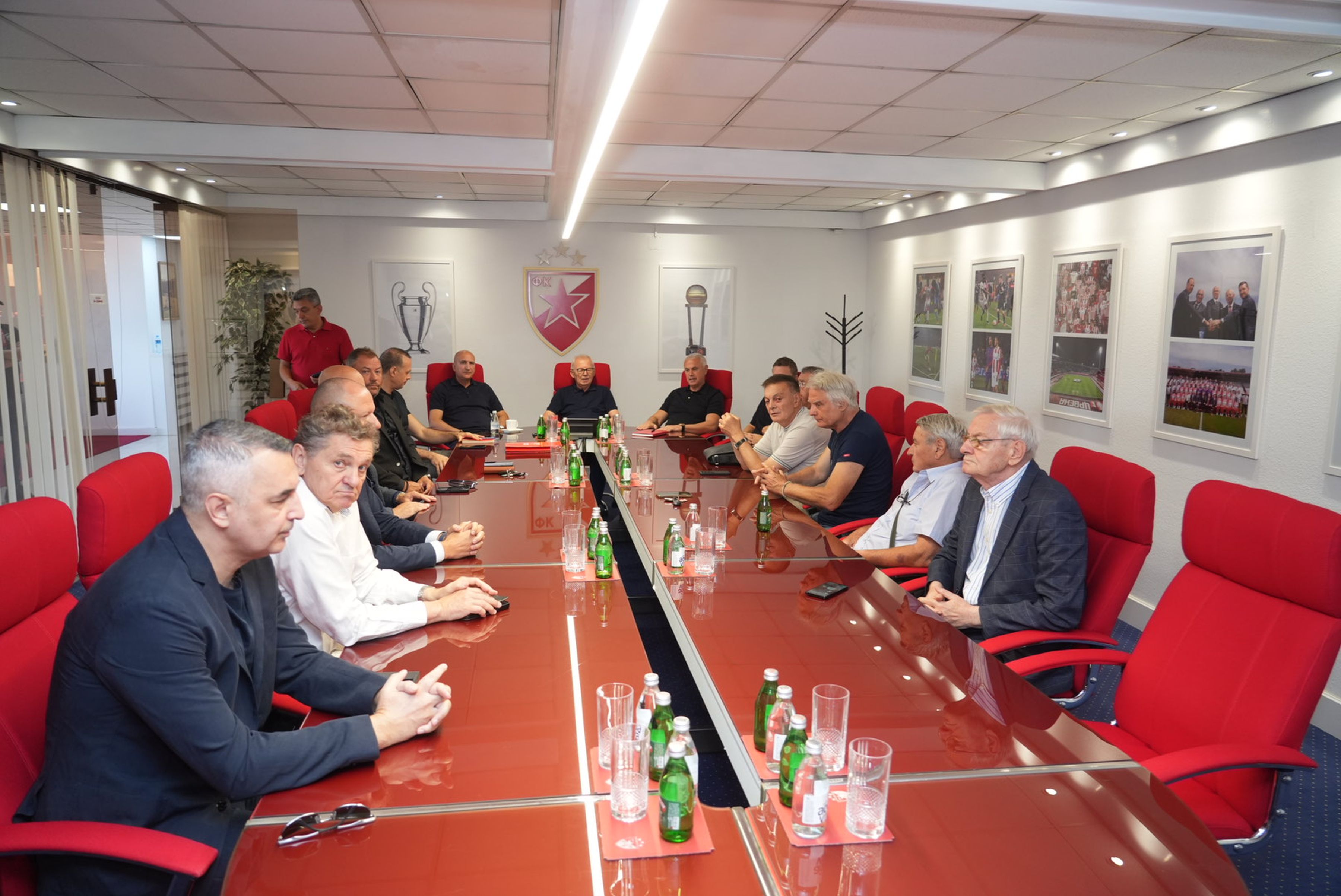 Hitna sednica Upravnog odbora FK Crvene zvezde zvezda_sednica_12082026_0002.JPG