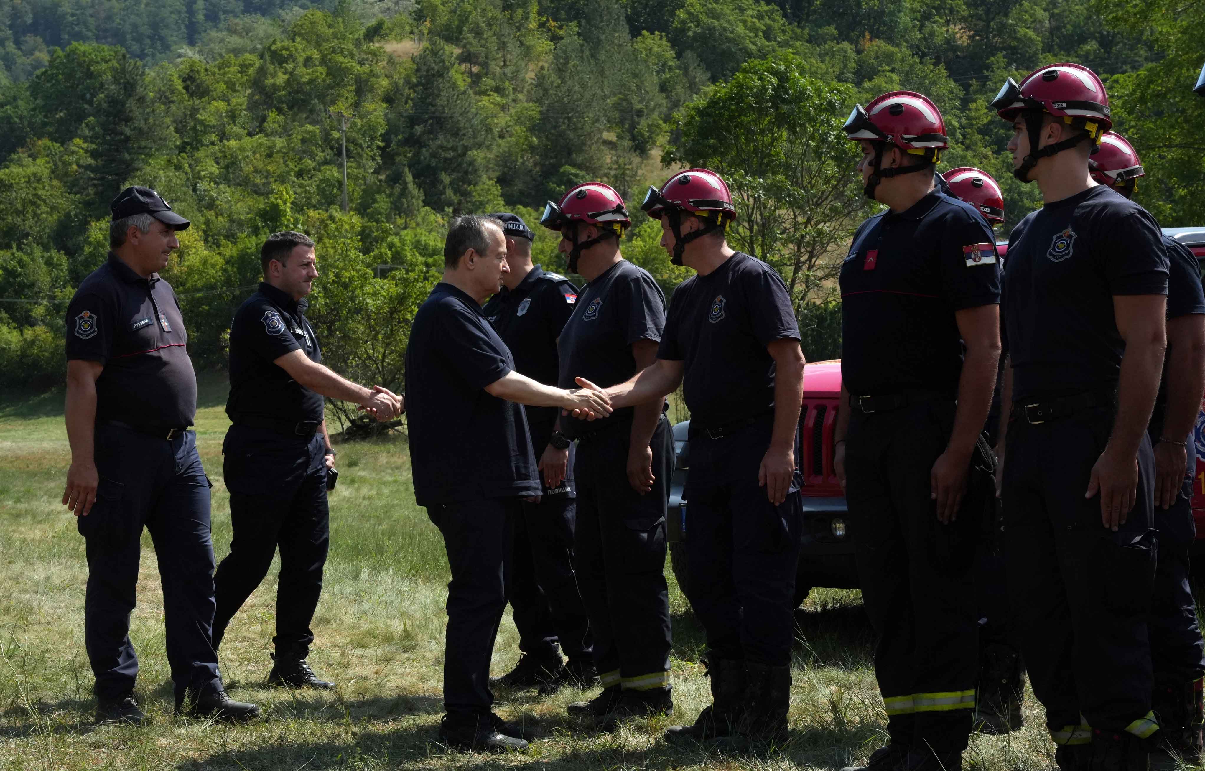 MUP-Saopstenje-Ministar Dacic-Pozar-Stolovi