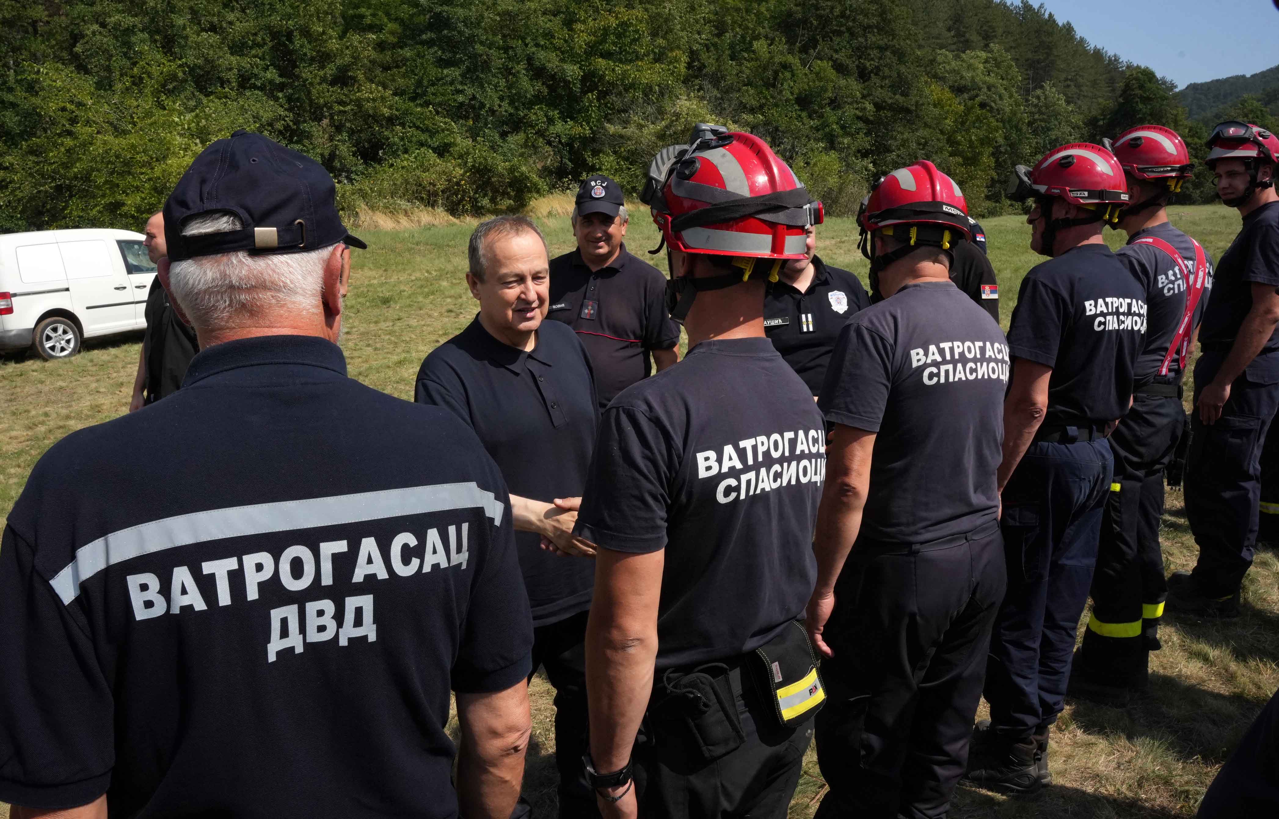 MUP-Saopstenje-Ministar Dacic-Pozar-Stolovi