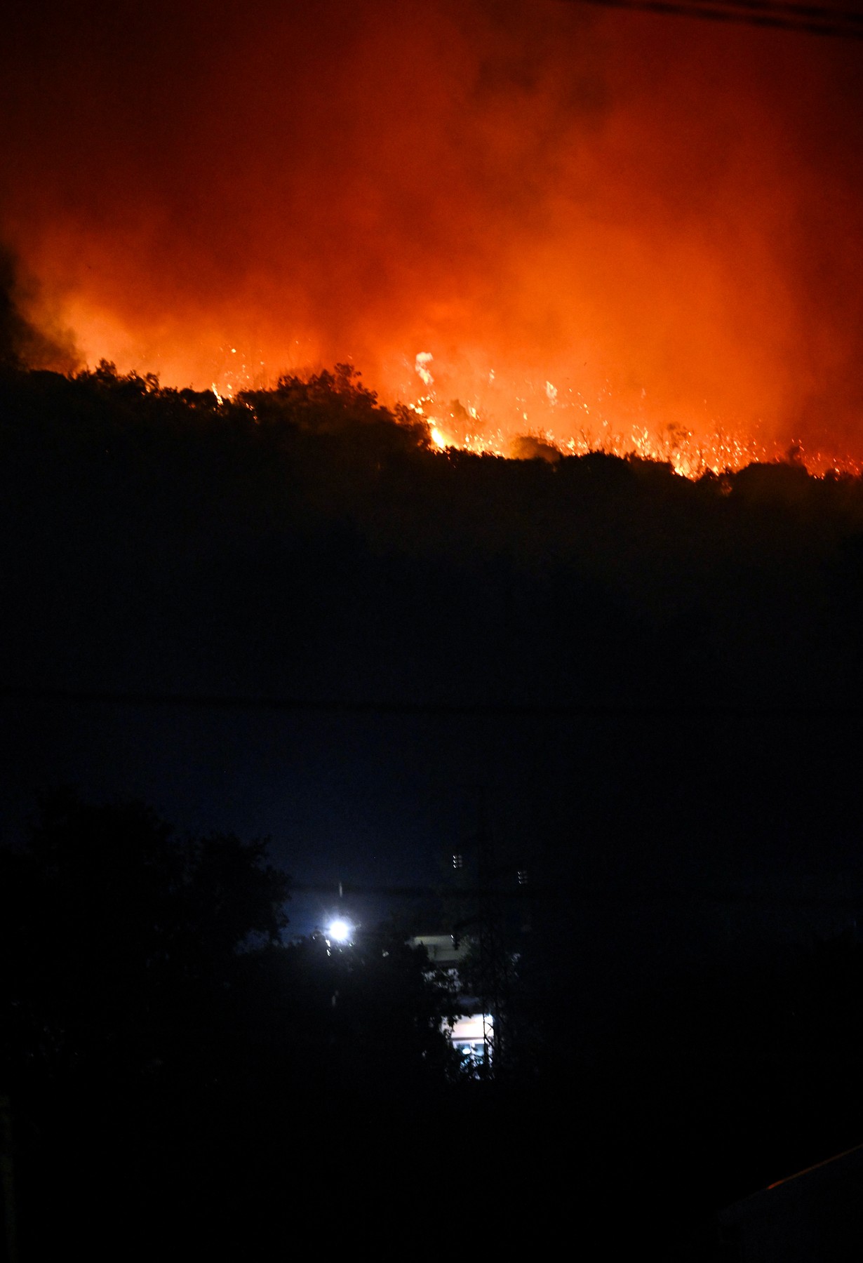 Smoke rises as a wildfire rages near residential buildings in the village of Bijela, Montenegro on August 12, 2026.,Image: 1122676159, License: Rights-managed, Restrictions: , Model Release: no  , Credit line: SAVO PRELEVIC / AFP / Profimedia
