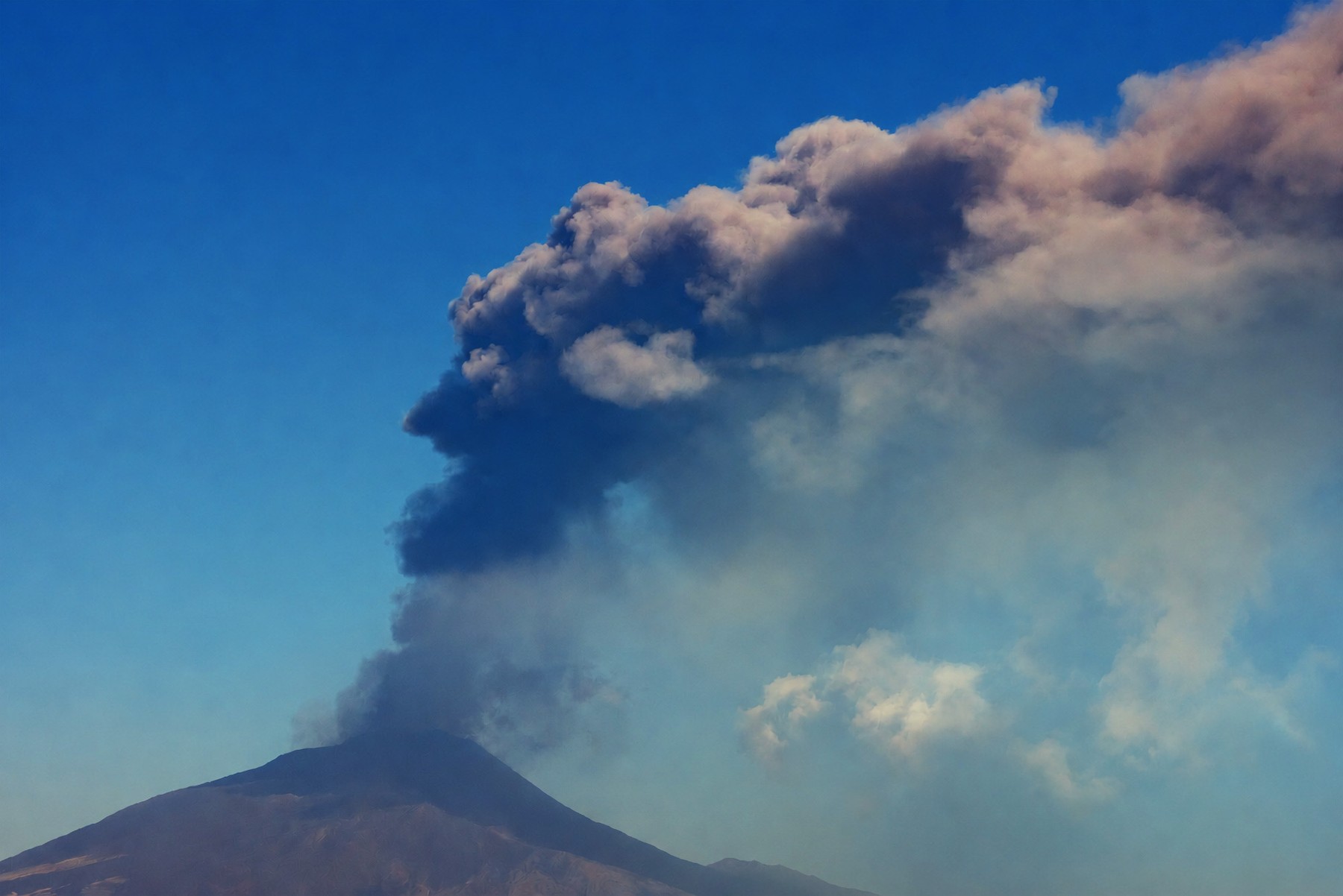 etna vulkan italija dim profimedia-1124589052.jpg