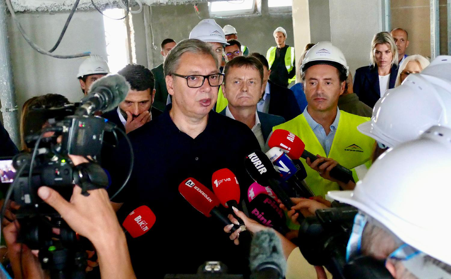 Aleksandar Vučić posetio je radove na sanaciji i adaptaciji Klinike za ginekologiju i akušerstvo i radove na izgradnji Univerzitetske dečije klinike "Tiršova 2"