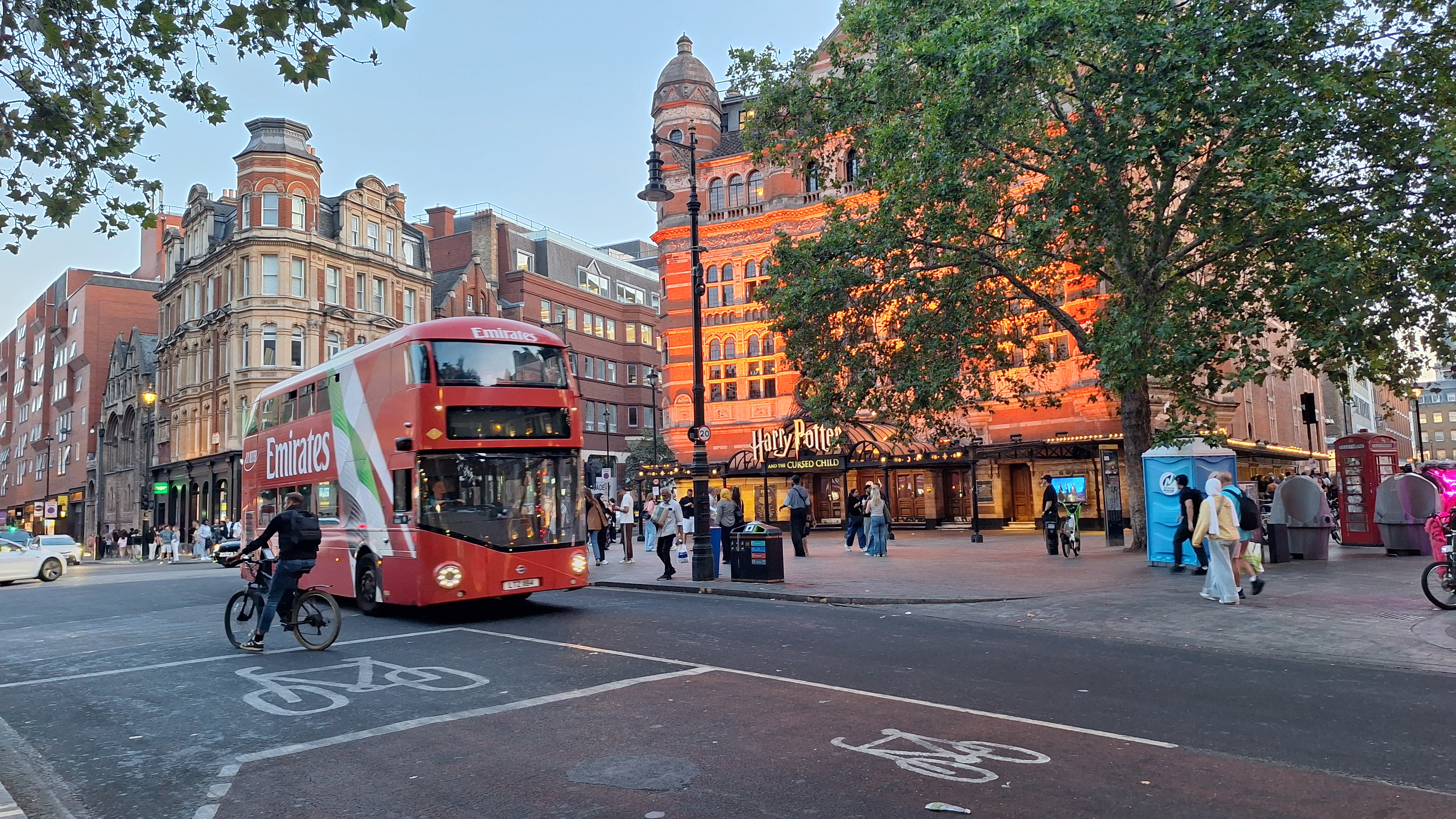 london 1000116779.jpg