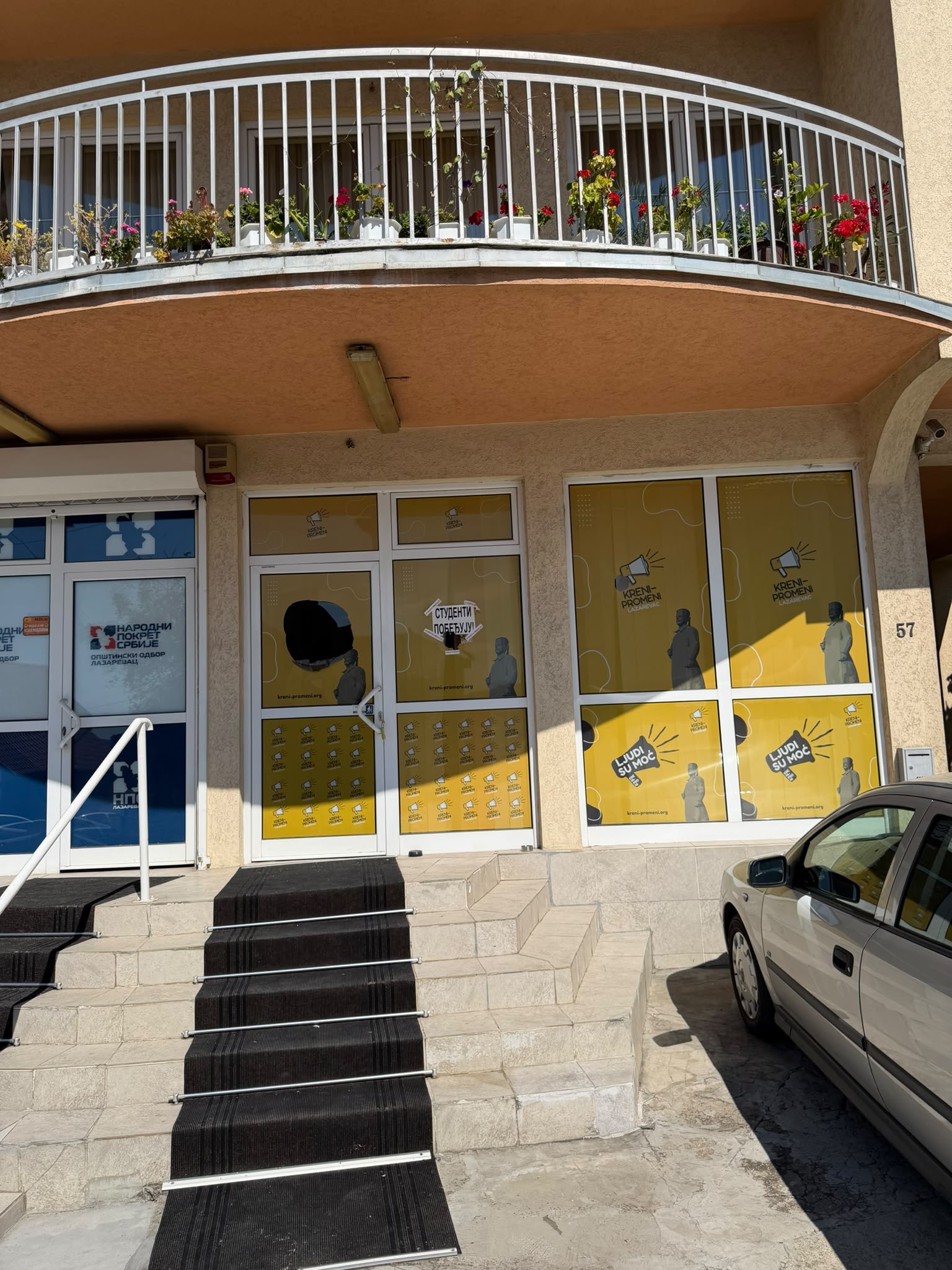 razbijene prostorije Kreni-Promeni u Lazarevcu 1000022525.jpg