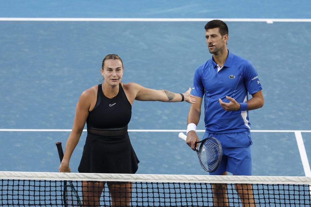 epa11068864 Aryna Sabalenka of Belarus and Novak Djokovic of Serbia ta