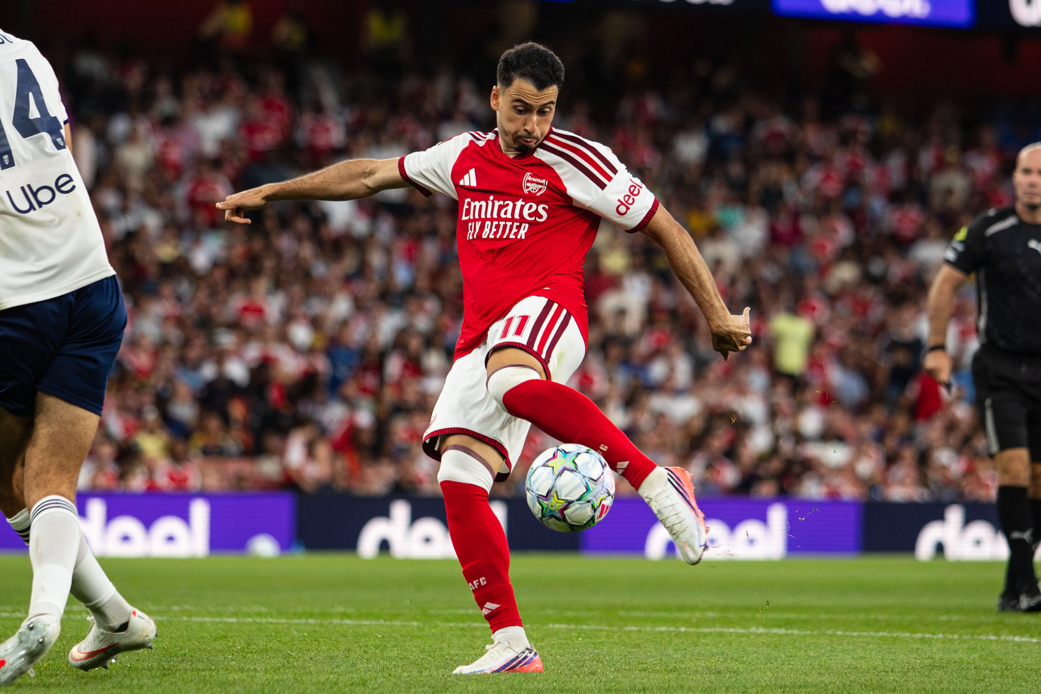 Gabriel Martinelli of Arsenal shoots at goal