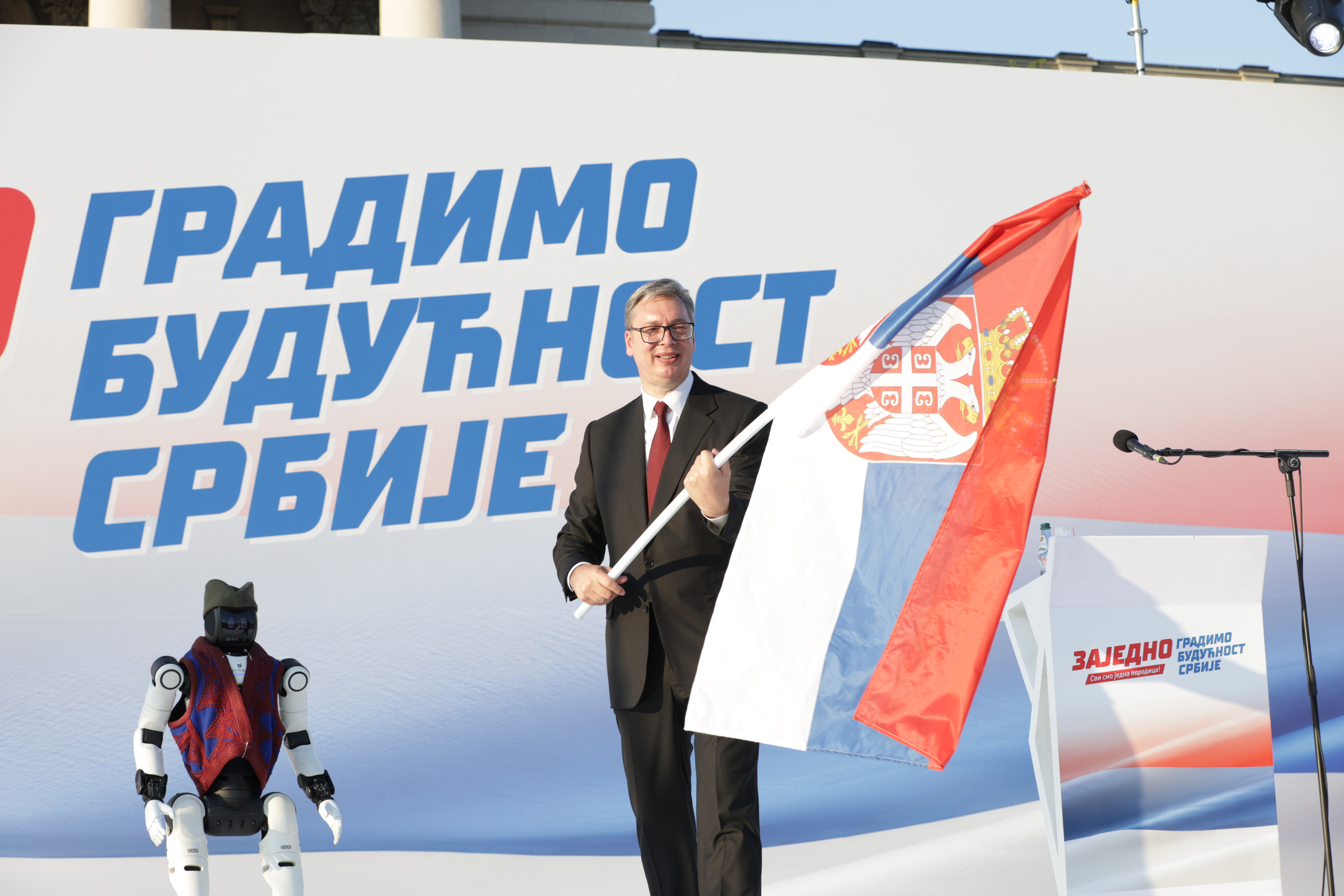 aleksandar vučić roboti  (10).JPG