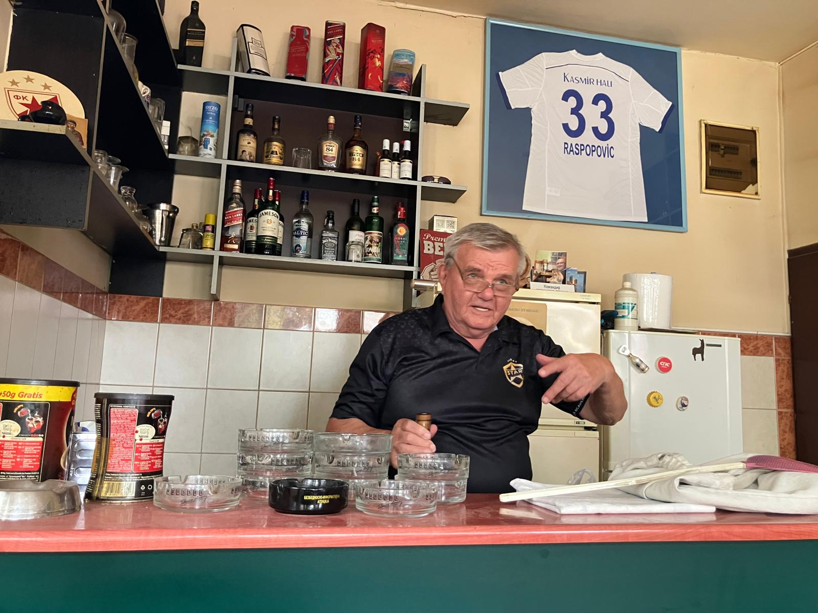 Ivan Mrđen na “radnom mestu” u Klubu ljubitelja narodne muzike
