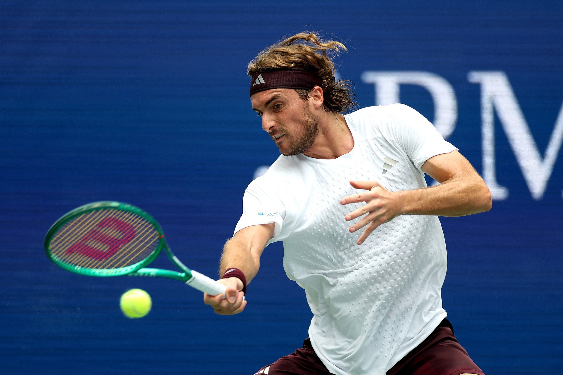 NEW YORK, NEW YORK - AUGUST 31: Stefanos Tsitsipas of Greece returns a sh