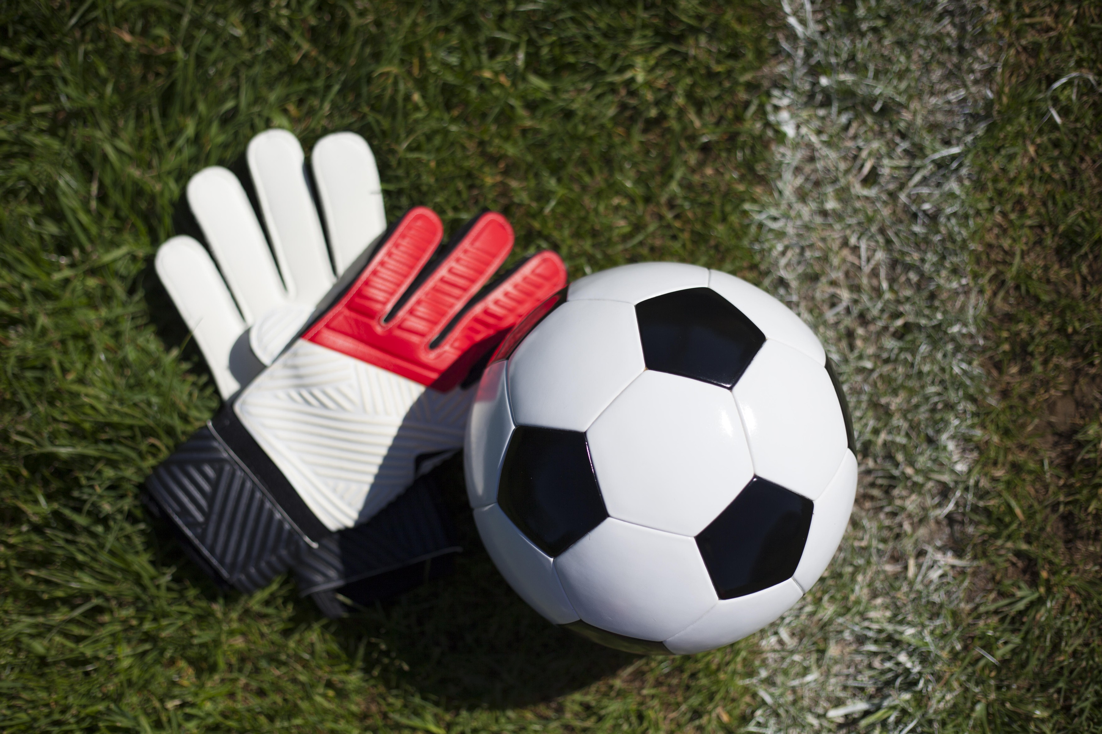 Goalkeeper gloves football