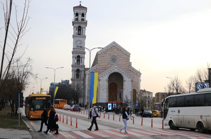 Uklonjena ukrajinska zastava iz centra Prištine nakon četiri godine 1786280959_kossev_ukrajina_.jpg