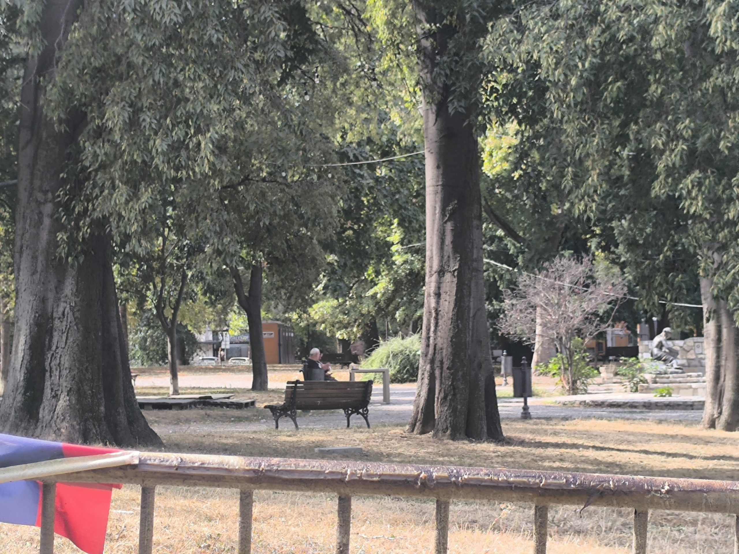 „Ćacilend“ prazan, ali pristup Pionirskom parku i dalje zabranjen