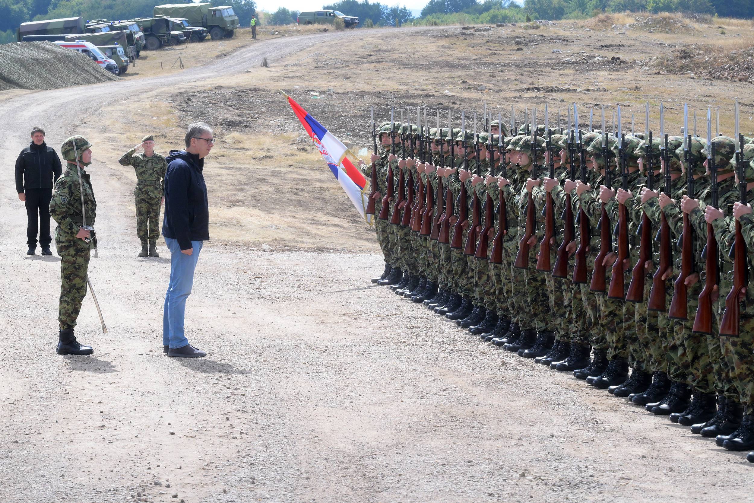 Pester, 13.09.2026. - Predsednik Republike i vrhovni komandant Vojske Srbije Aleksandar Vucic stigao je na privremeni poligon "Pester