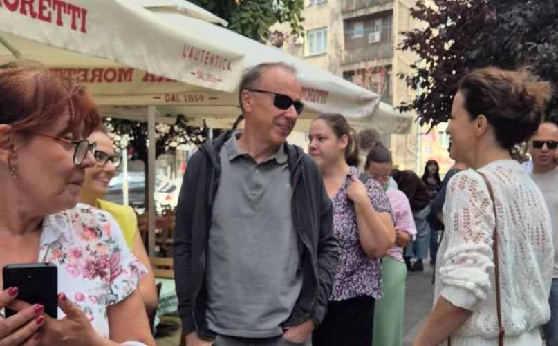 Rektor Vladan Đokić, studnetska lista potpisivanje