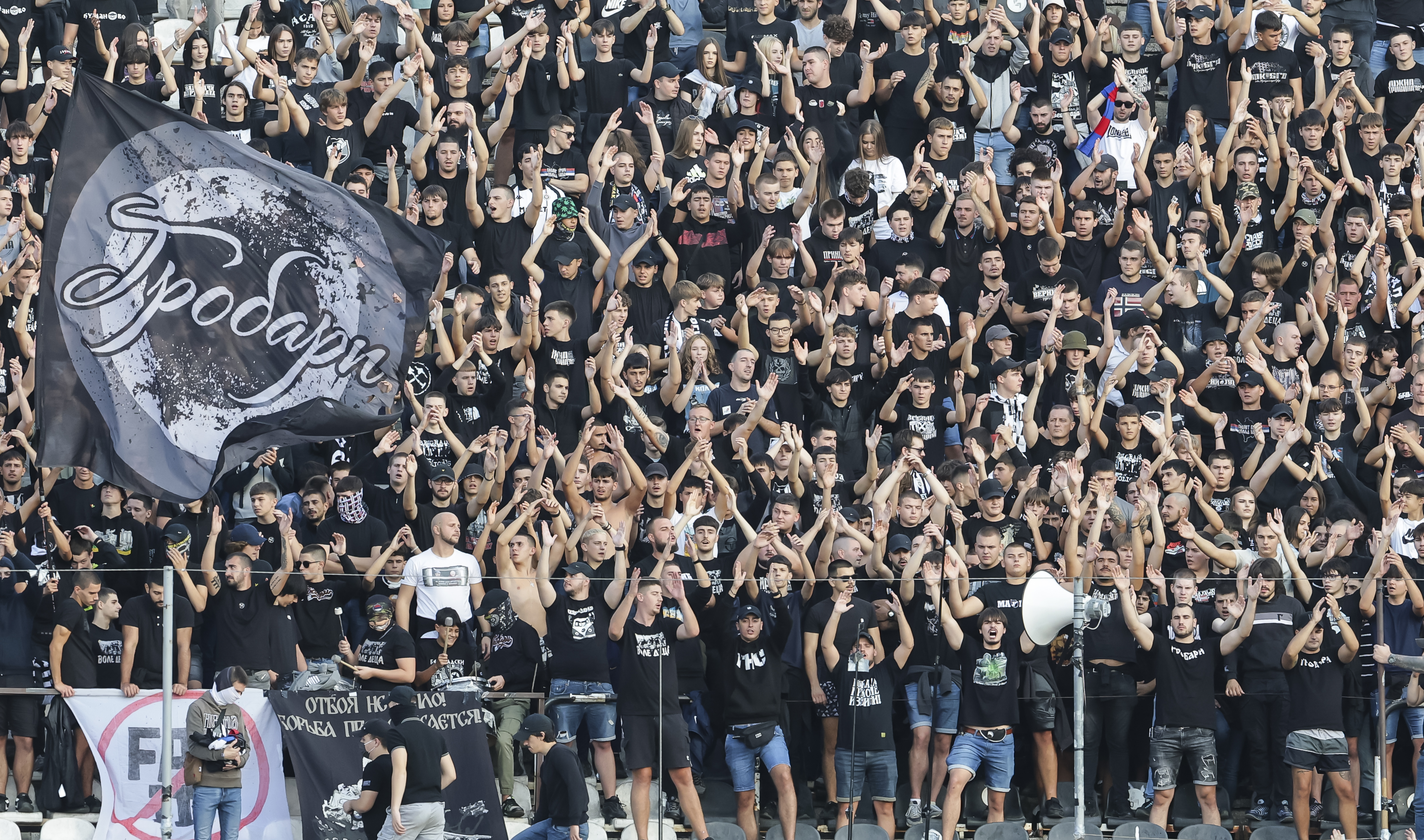 Partizan fans Grobari