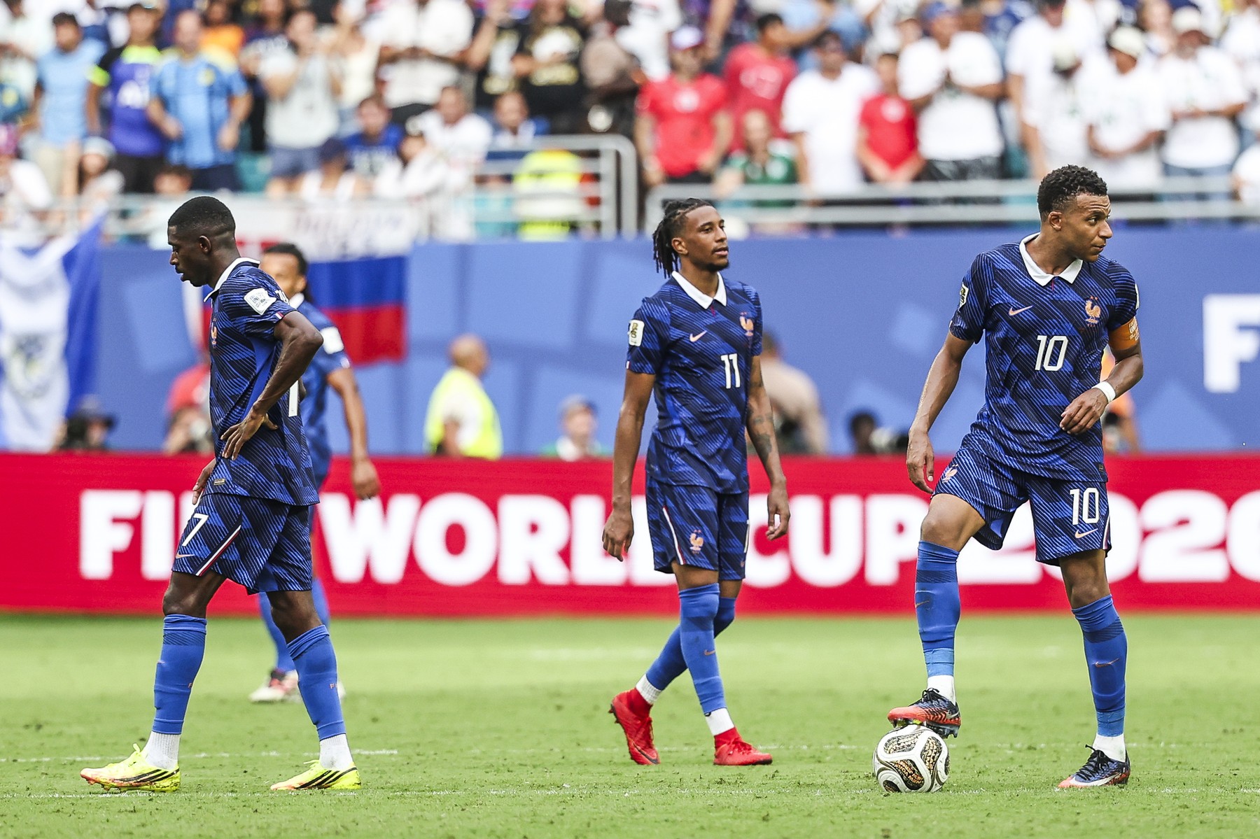 Ousmane DEMBELE, Michael OLISE, Kylian MBAPPE of France looks dejected du