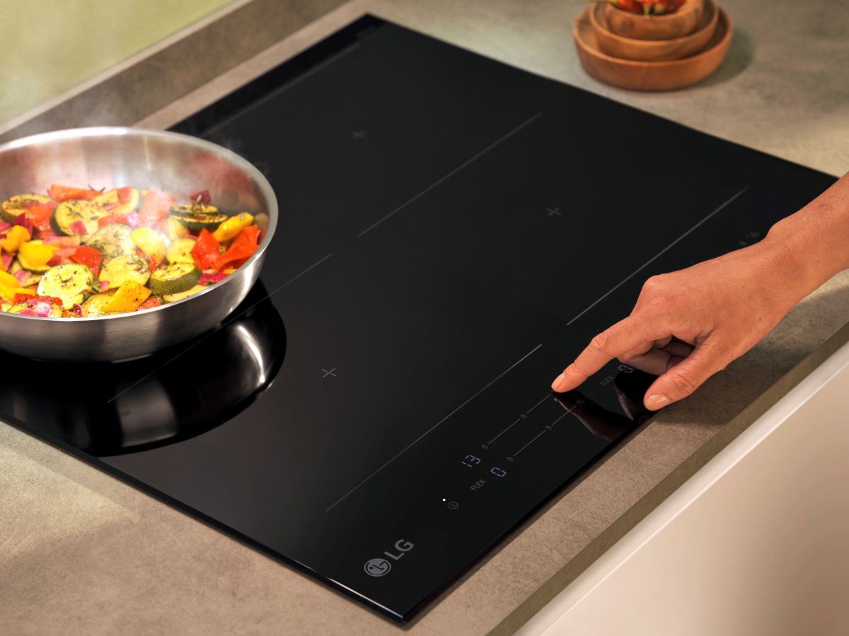 LG Built-in_Lifestyle Image_Hob+Hood.jpg