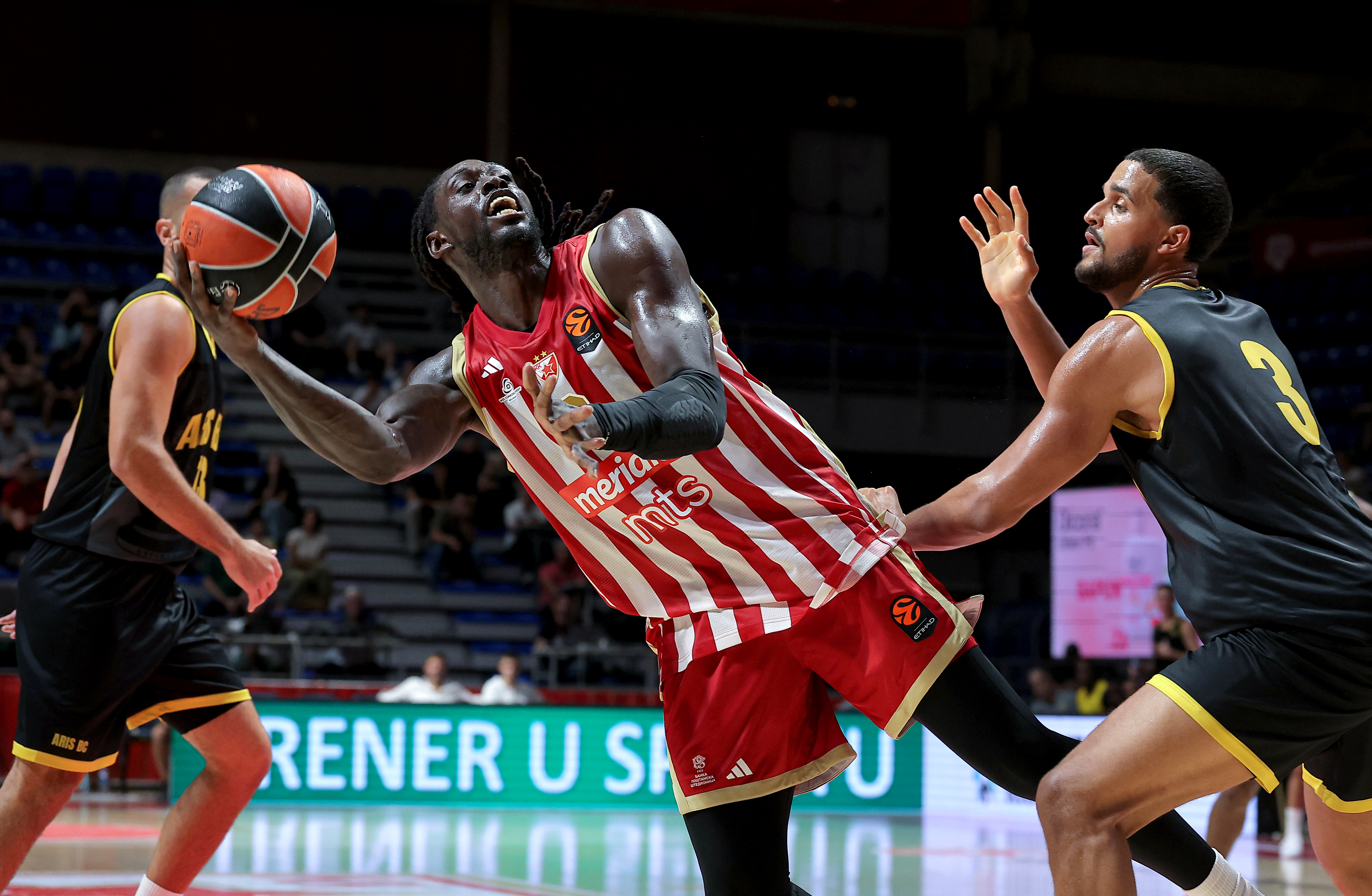 KK Crvena zvezda, KK Aris