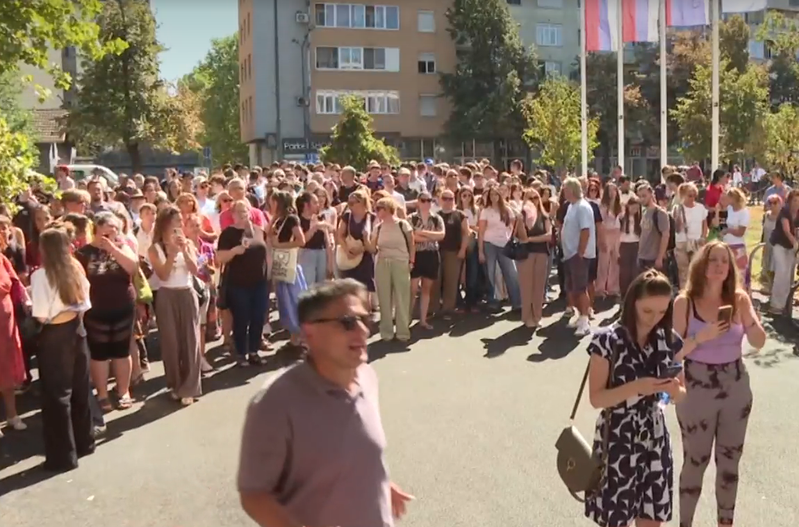 novi sad protest skup ispred jovina gimnazija  Screenshot 2026-09-02 161201.png