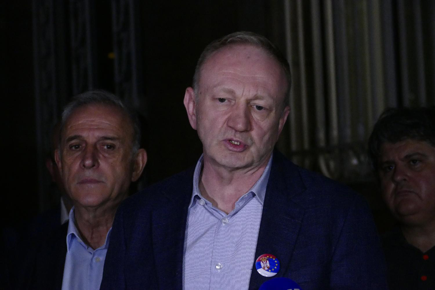 Mesto: BeogradDatum: Sat Sep 19 21:26:33 CEST 2026Dogadjaj: POLITIKA - Predstavnici koalicije „Evropska Srbija“ predali potpise Republičkoj izbornoj komisiji.Fotoreporter: Zoran DrekalovićLičnosti: Dragan ĐilasIzvor: FoNet