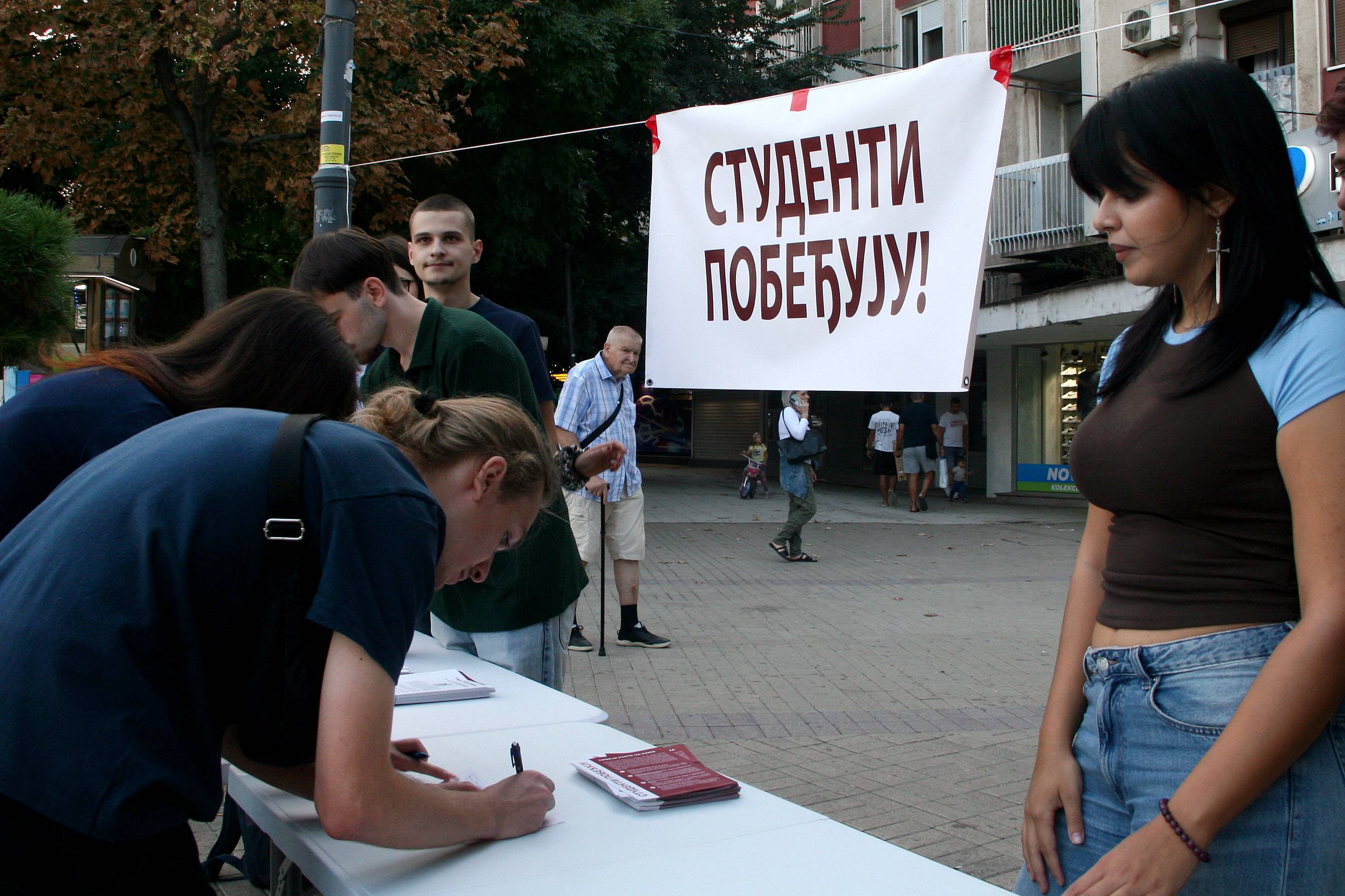 Smederevo štand studenti pobeđuju (5).jpg