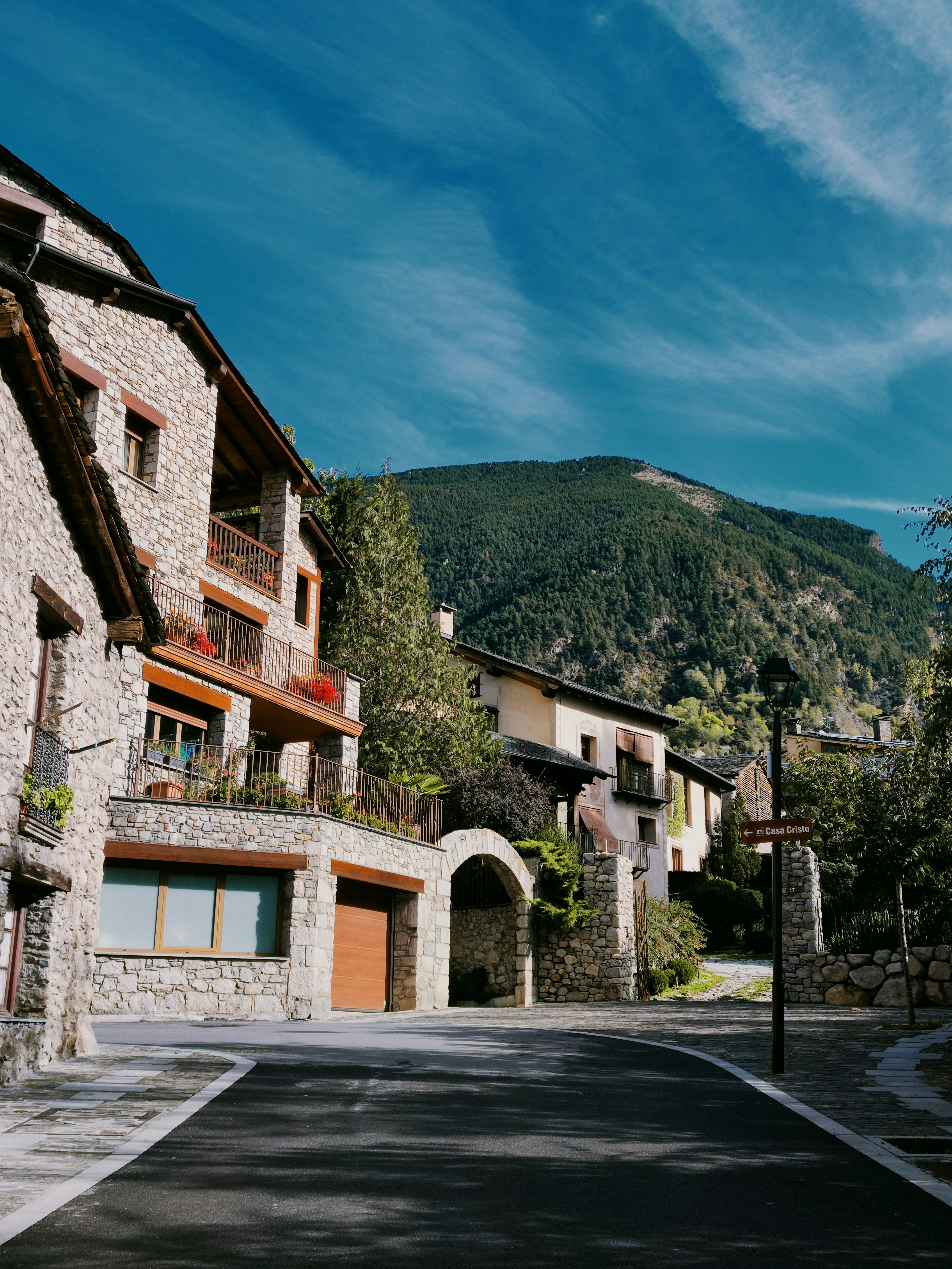 franco-gandini-hGYJidD1JWM-unsplash