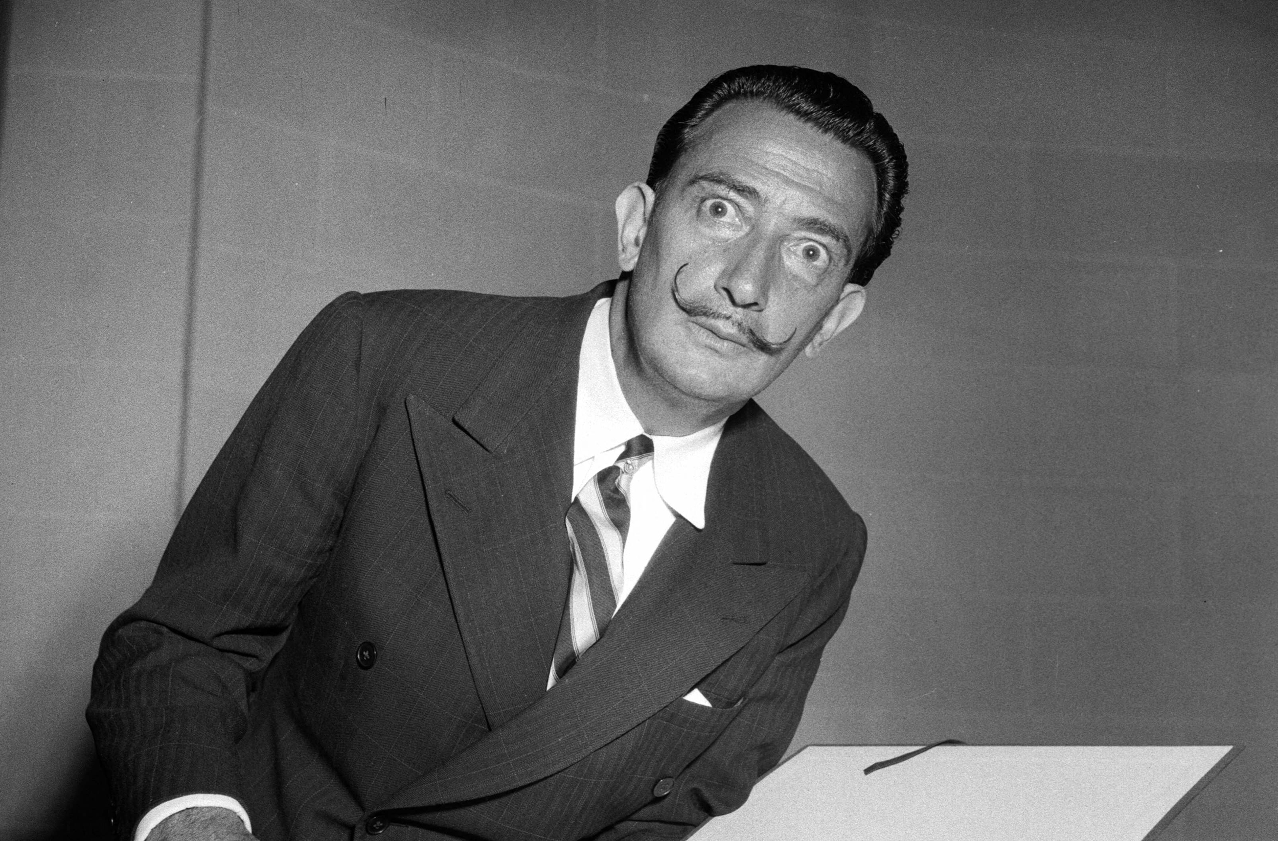 Salvador Dali (1904-1989), peintre et graveur espagnol. Paris, 1951.