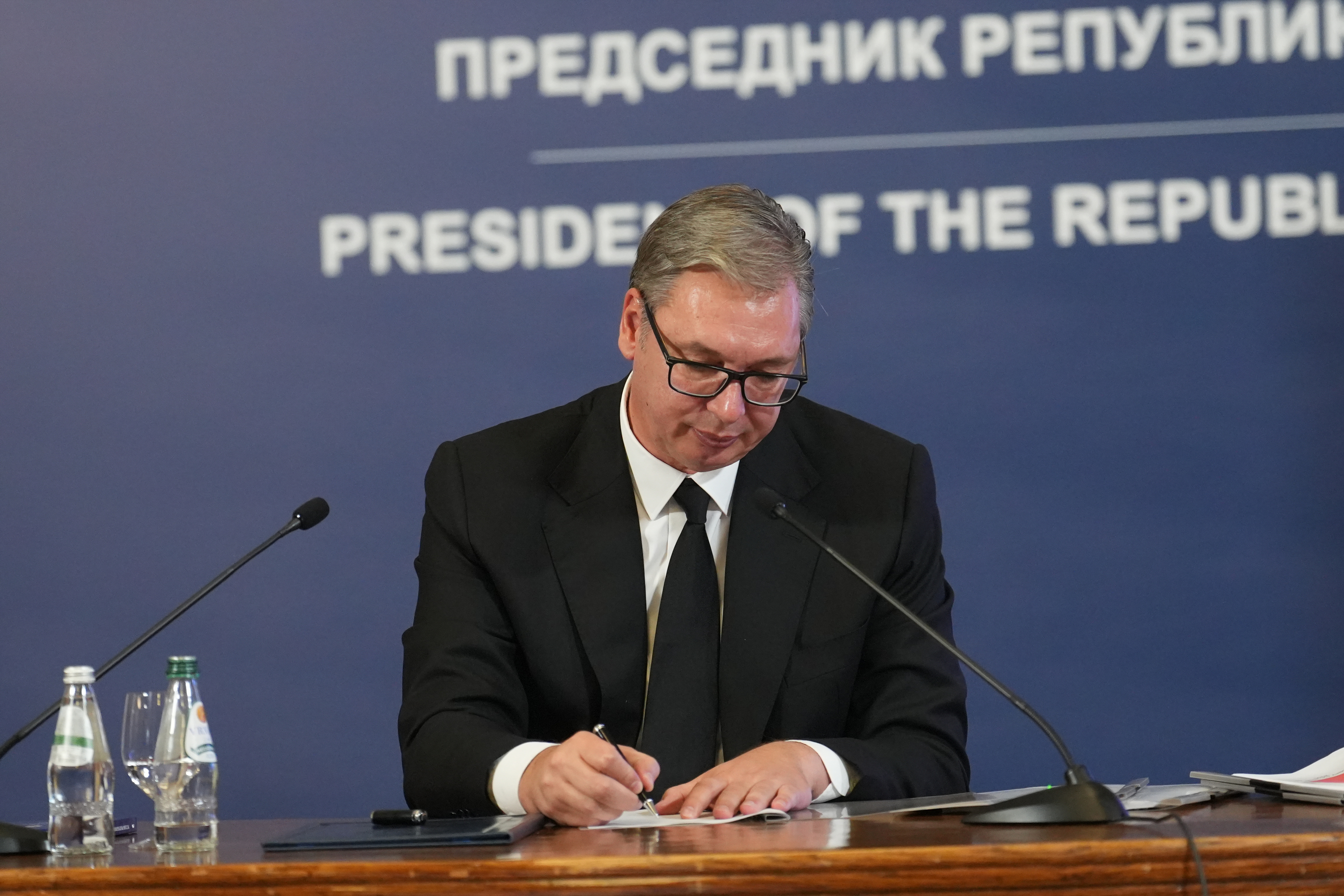 aleksandar vučić podnošenje ostavke