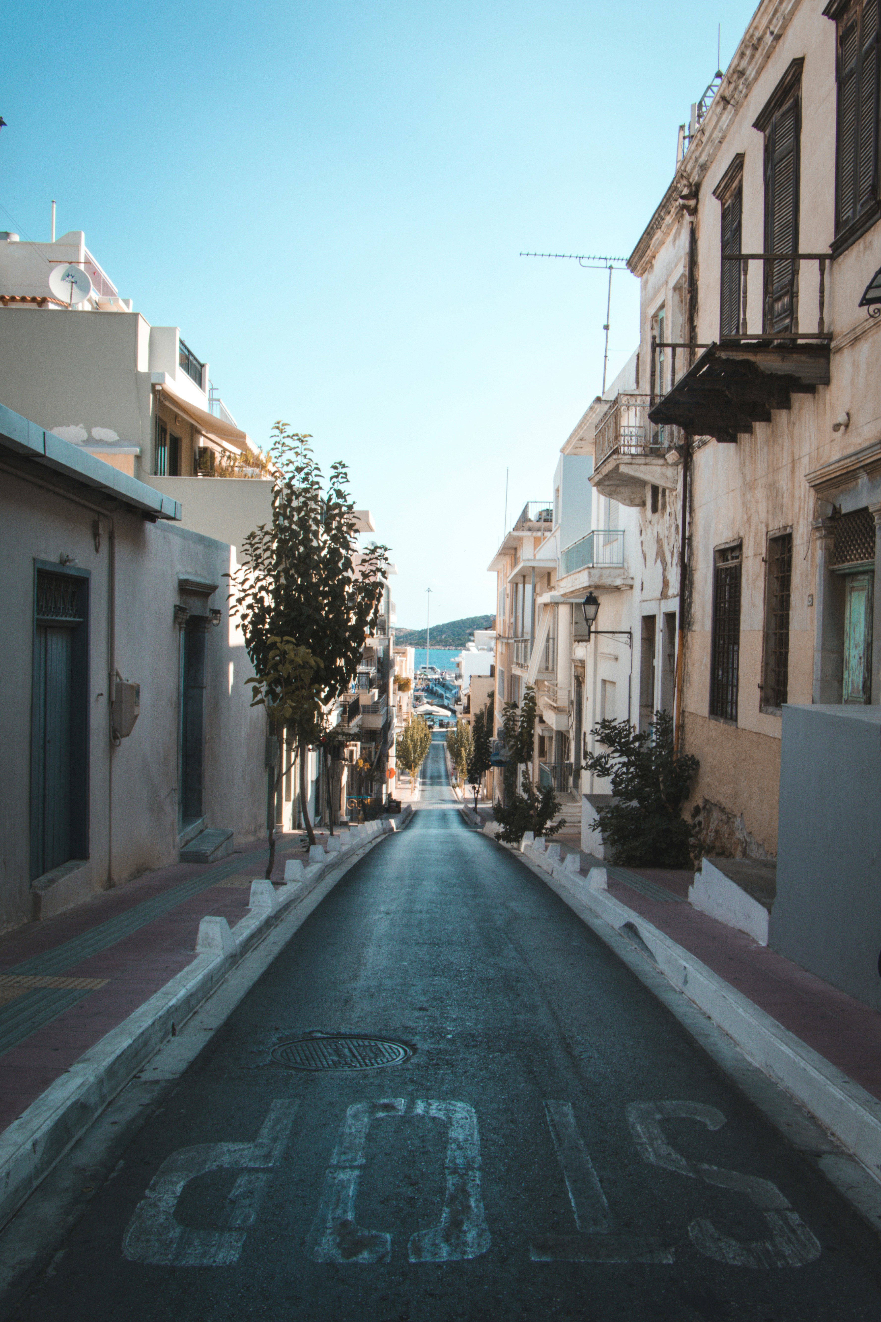 adrien-delforge-NqrjnJlapk8-unsplash