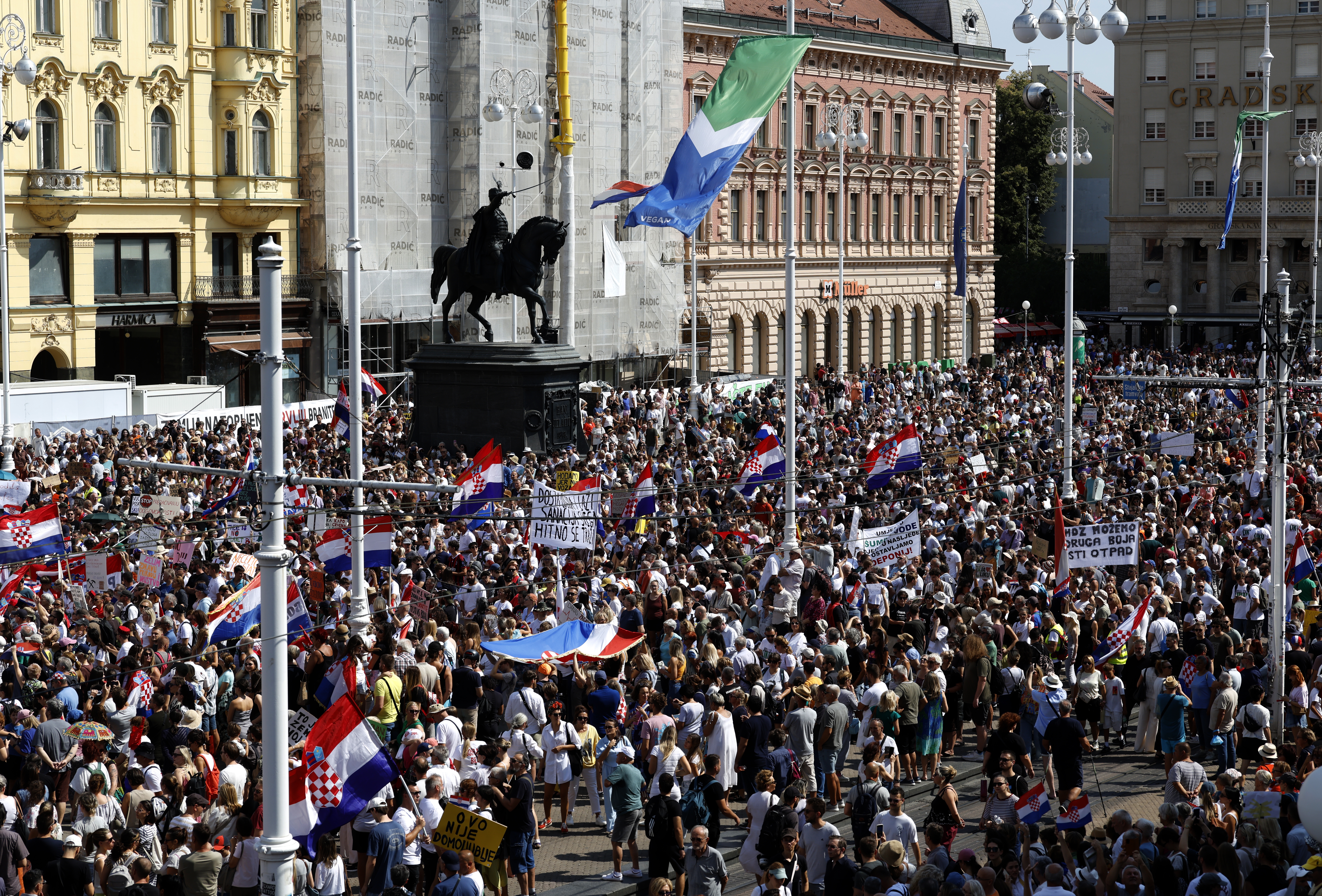 Protest „Hodaj za Liku, hodaj za Hrvatsku“ u Zagrebu  14264265.jpg