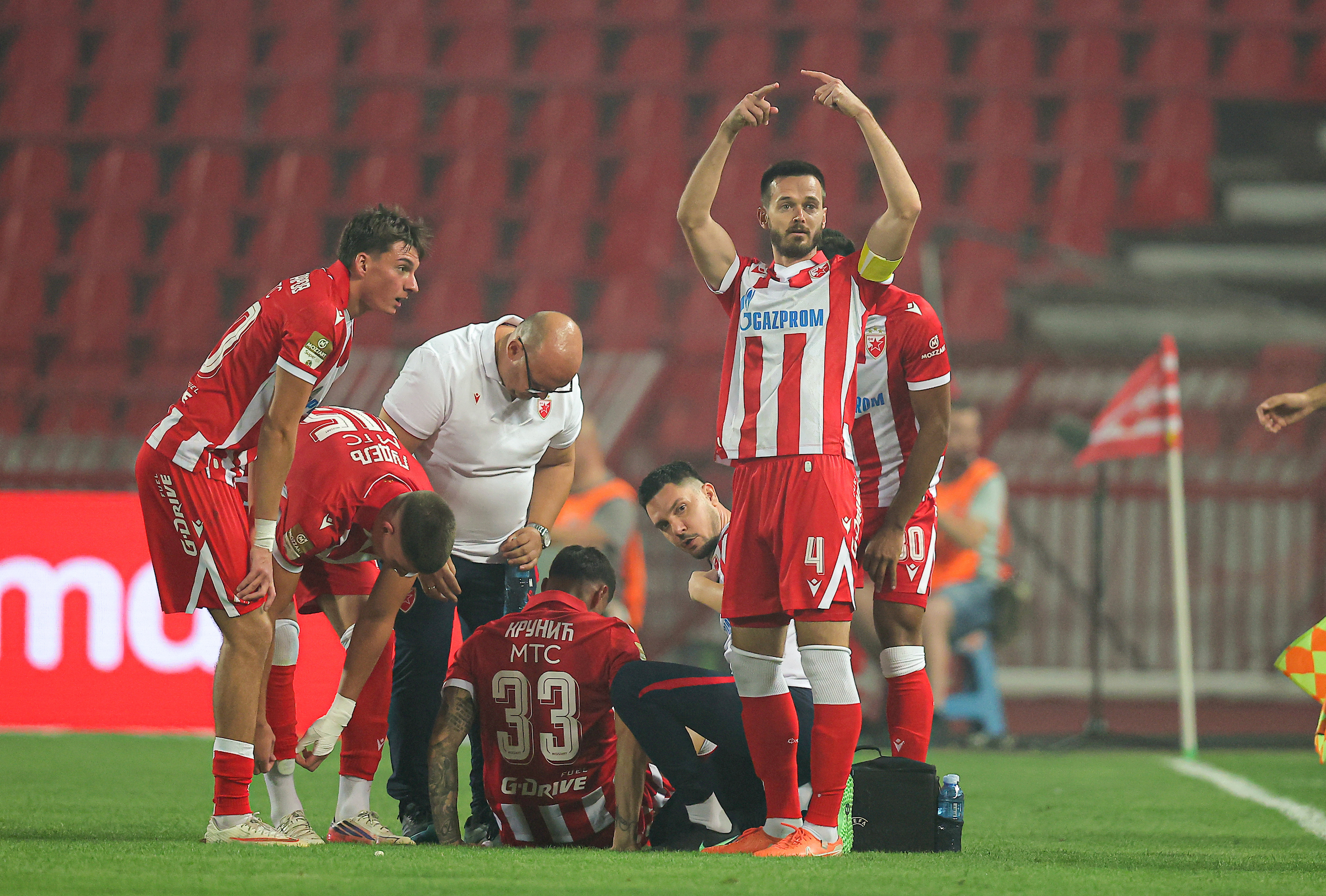 Crvena Zvezda's midfielder Rade Krunic and Crvena Zvezda's midfielder Mirko Ivanic