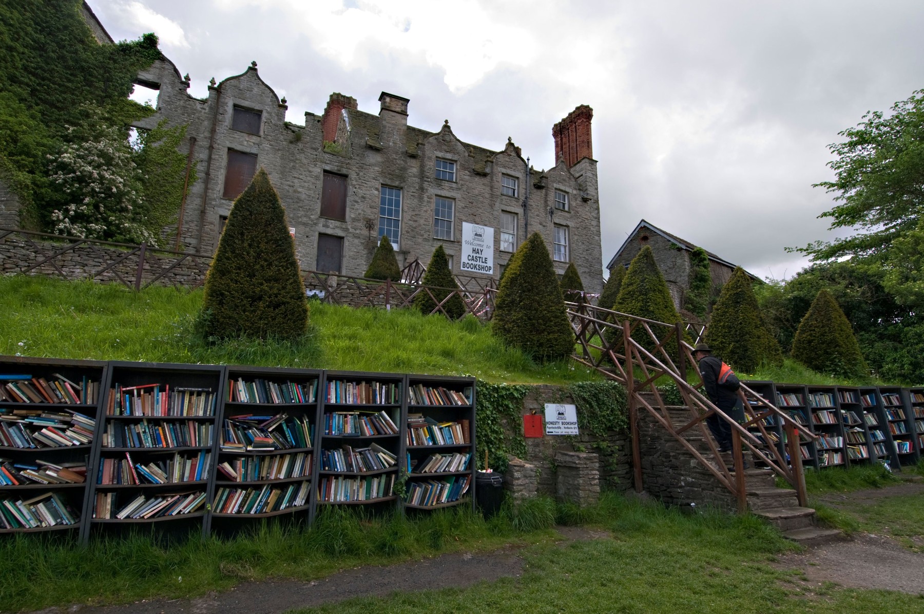 Castle booking. Хэй-он-Уай. 7. Книжный город Хэй-он-Уай. Город Хей. Hay on Wye.