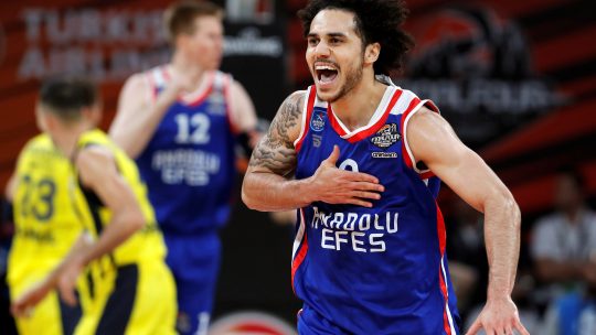 Šejn Larkin Anadolu Efes