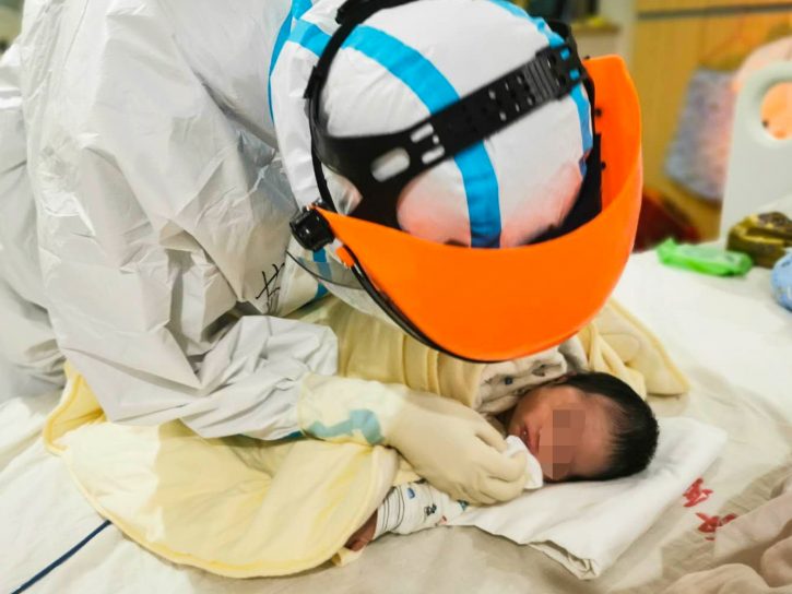 beba u bolnici