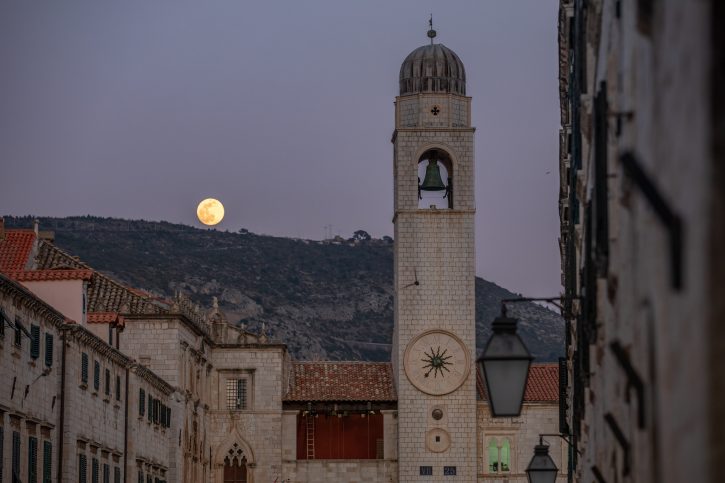 Supermesec nad Dubrovnikom