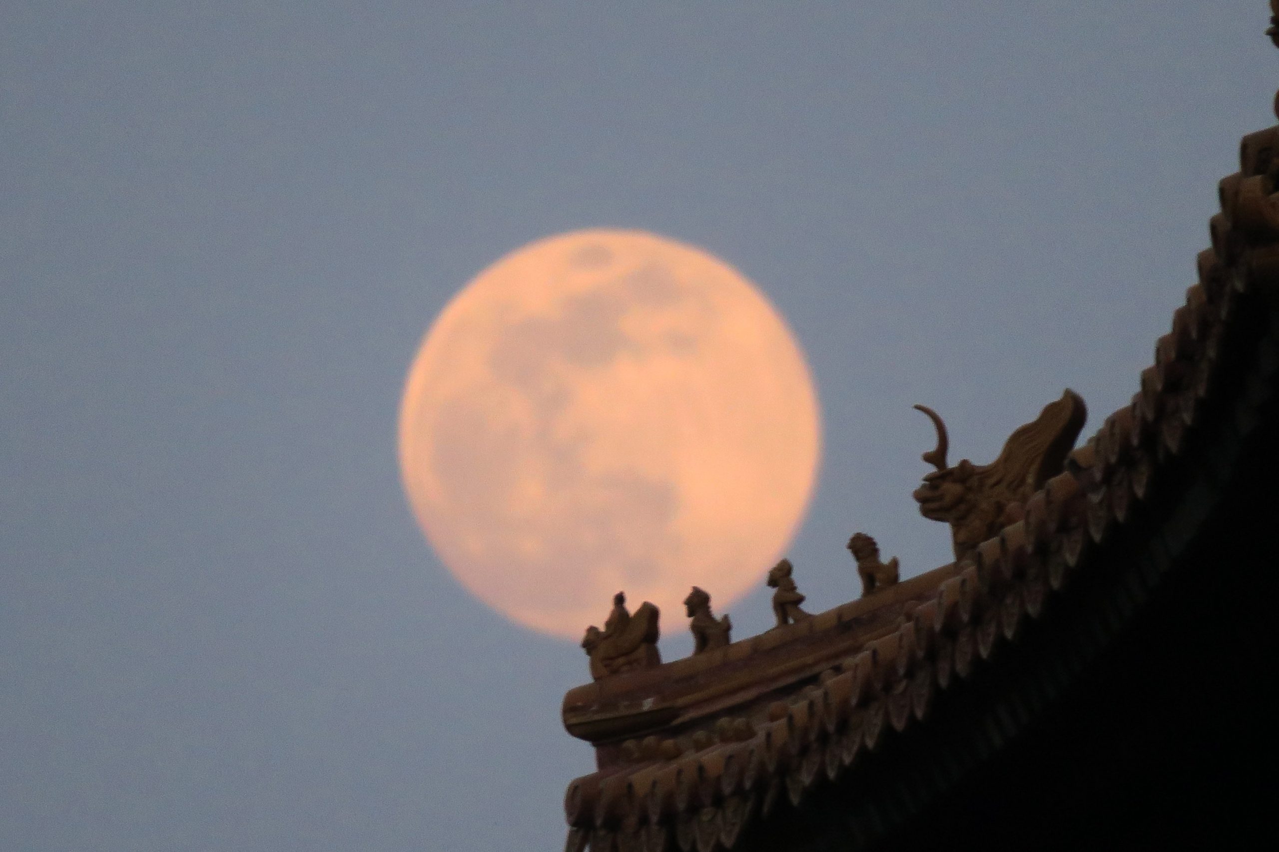 Большая Луна в Китае