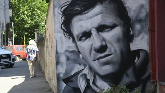 Mural Velimira Bate Živojinovića ukrasava jednu od beogradskih fasada