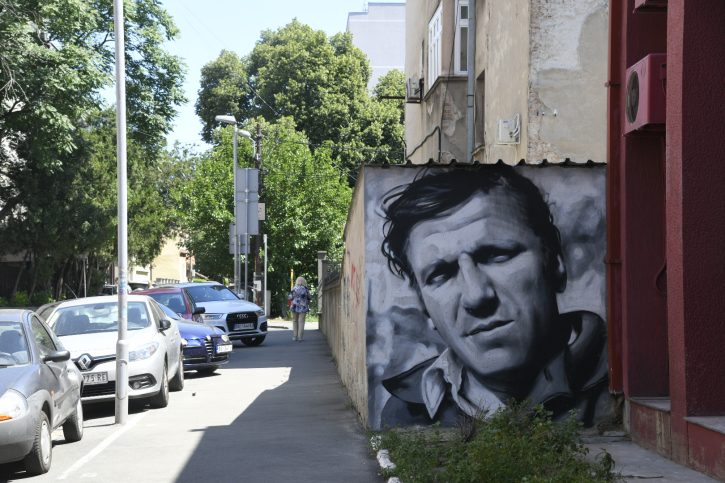 Mural Velimira Bate Živojinovića ukrasava jednu od beogradskih fasada