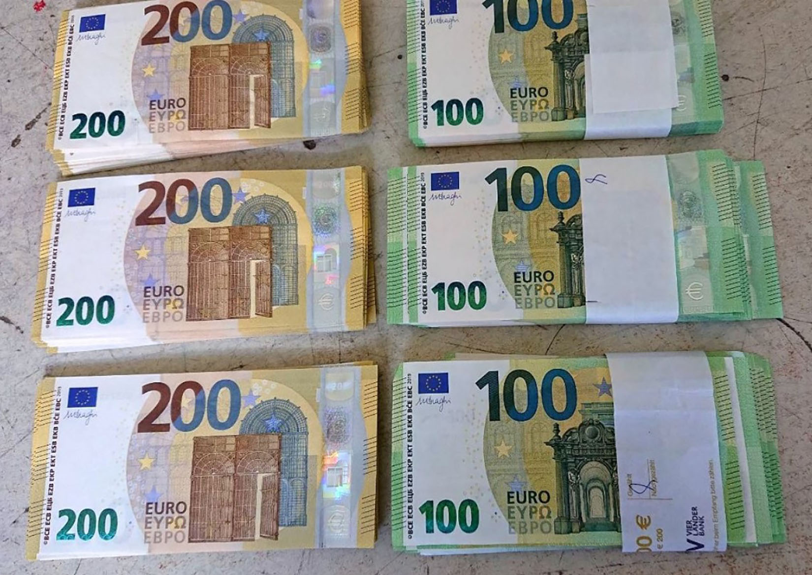 Деньги евро 1000
