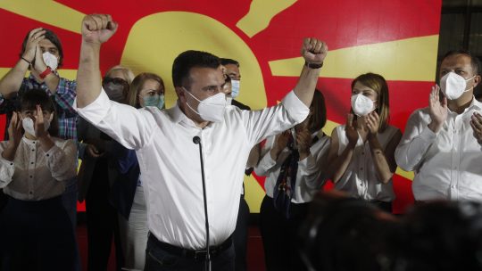 Zoran Zaev slavi pobedu na izborima u Severnoj Makedoniji