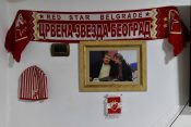 Crnogorac Mileta Dašić usred Tirane drži kafić s obeležjima Crvene zvezde