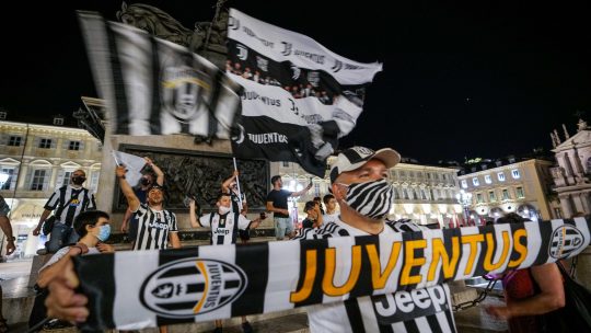 Navijači Juventusa slave na ulicama Torina