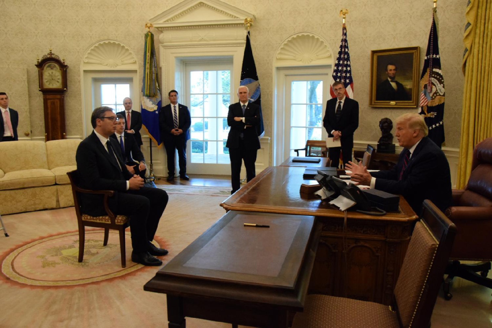 „Tramp više ne može očima da ga vidi“: Kako je Vučić preko Generalštaba prokockao sve šanse sa Vašingtonom