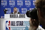 Nikola Jokić se obraća novinarima na pres konferenciji