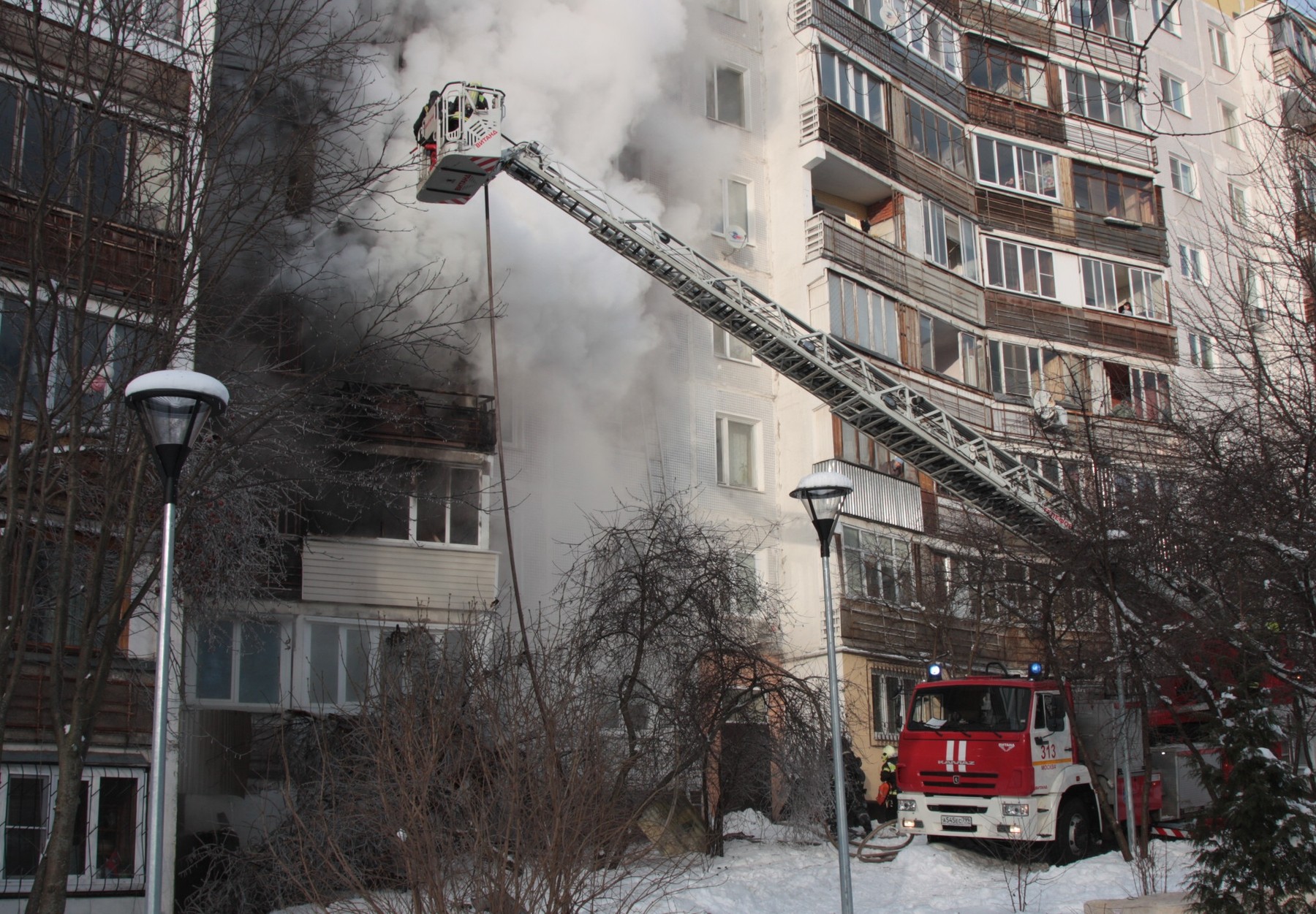 Пожар г москва. Пожар в поселке Мосрентген 06.02.2021. Пожар в Москве пос Мосрентген. 31 Дом Мосрентген пожар. Пожар Мосрентген в Мосрентгене сейчас.